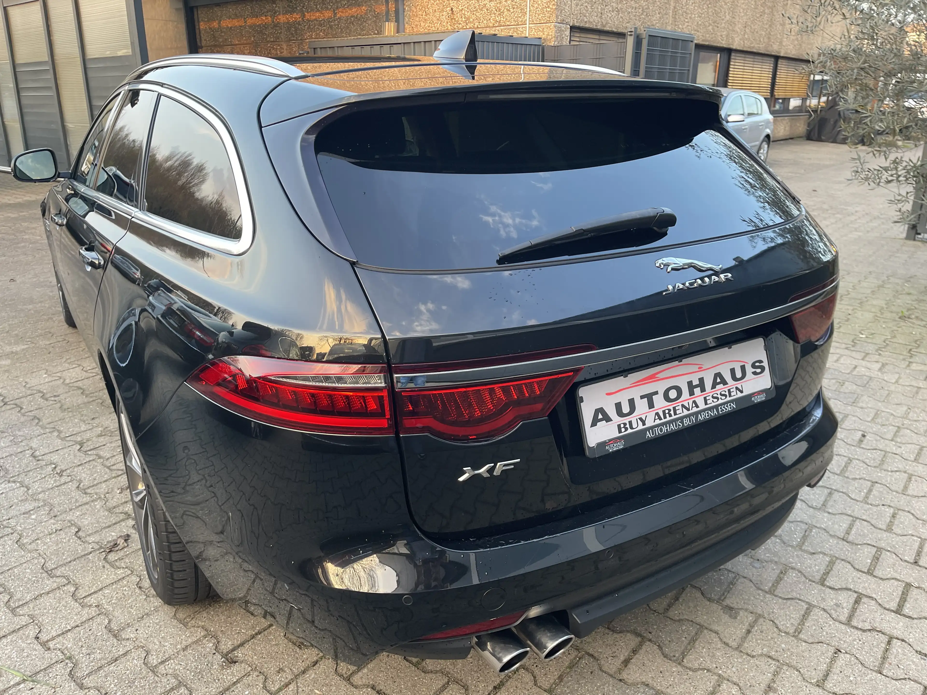 Jaguar XF Sportbrake 20d Automatik Voll Schwarz 2Hand Euro 6 — photo 9