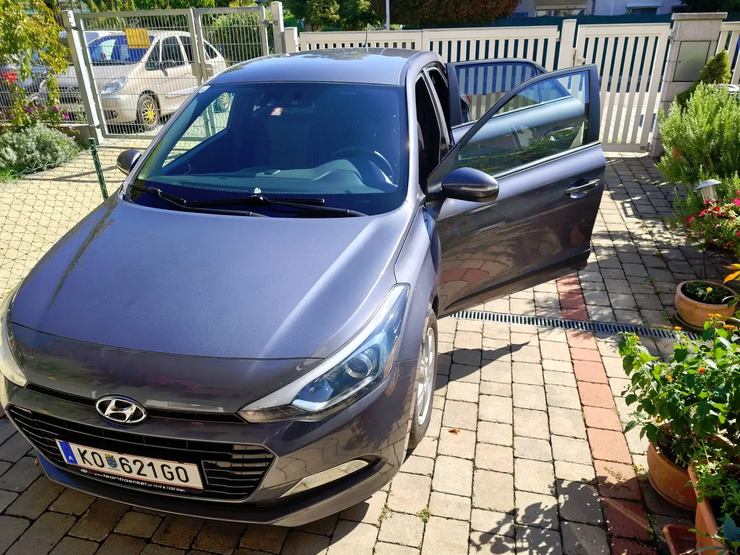 Hyundai i20 i20 1,0 T-GDI Go Start/Stopp Go Grau - 2
