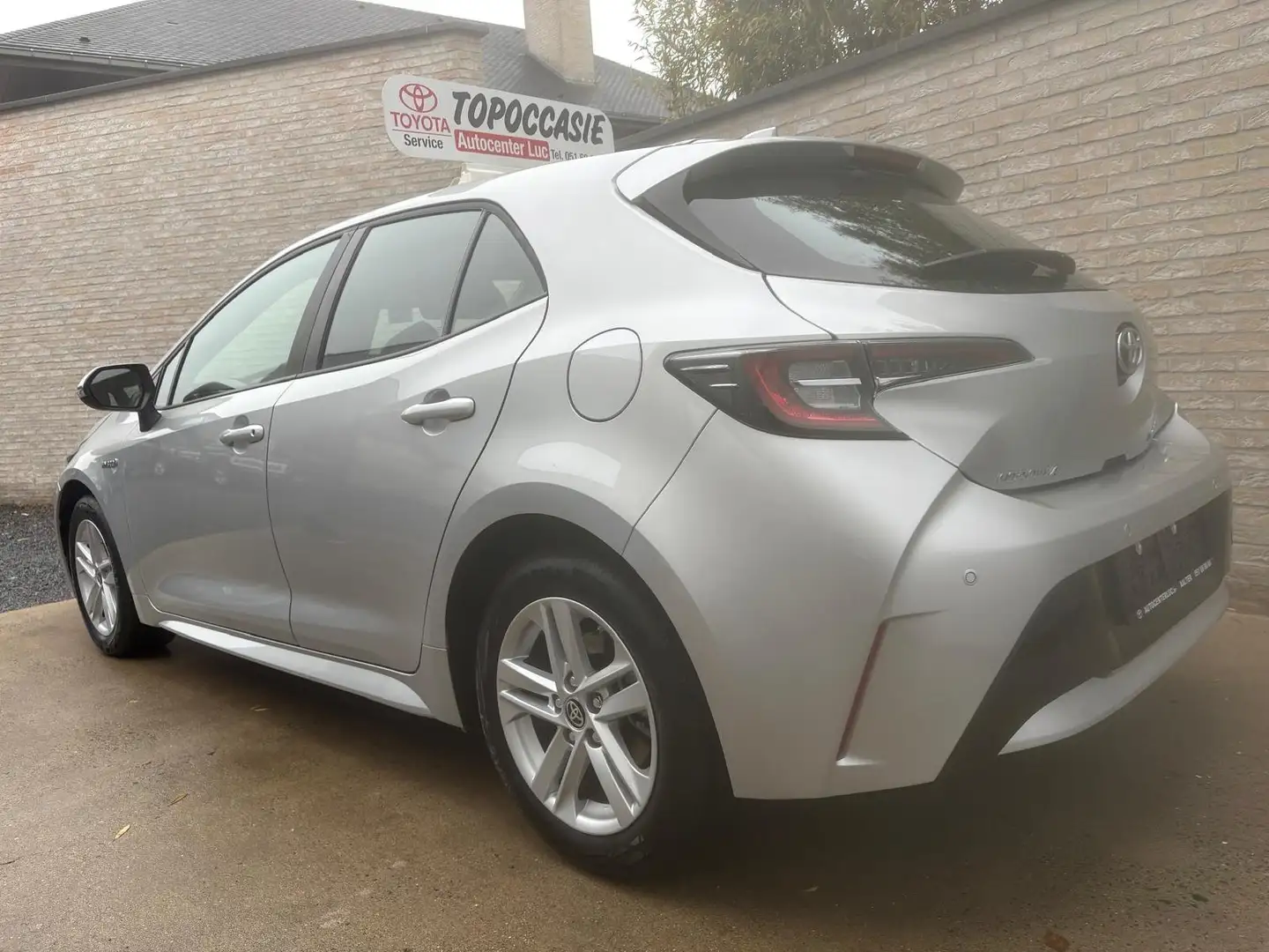 Toyota Corolla 1.8 HYBRID DYNAMIC AUTOMAAT / 5500 KM !!!! Silber - 2