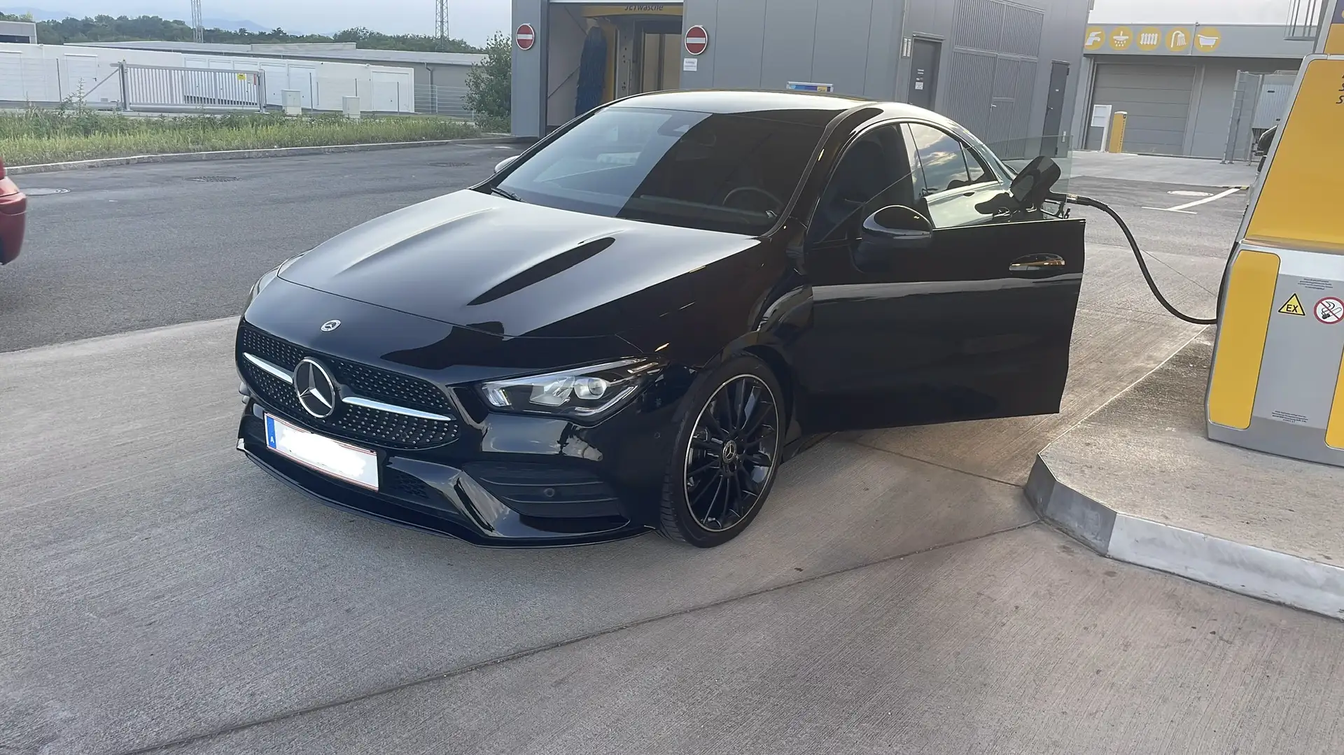 Mercedes-Benz CLA 200 AMG Line / Night Paket Schwarz - 2