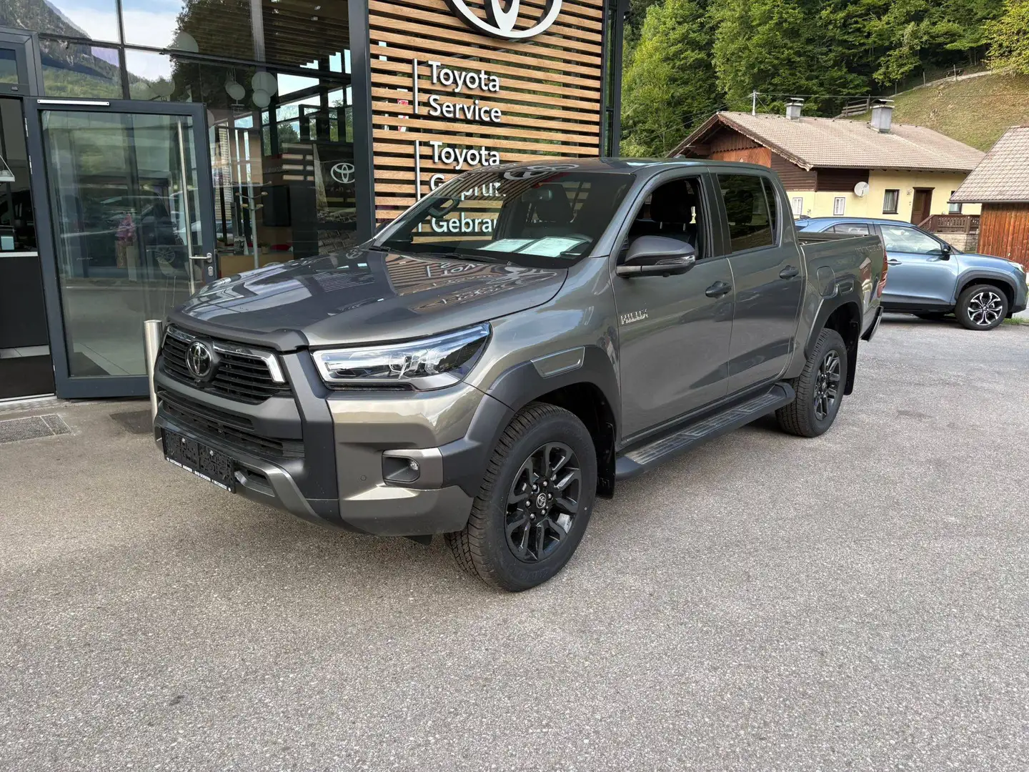 Toyota Hilux Hilux DK Invincible 4WD 2,8 D-4D Aut. Invincible Bronze - 2