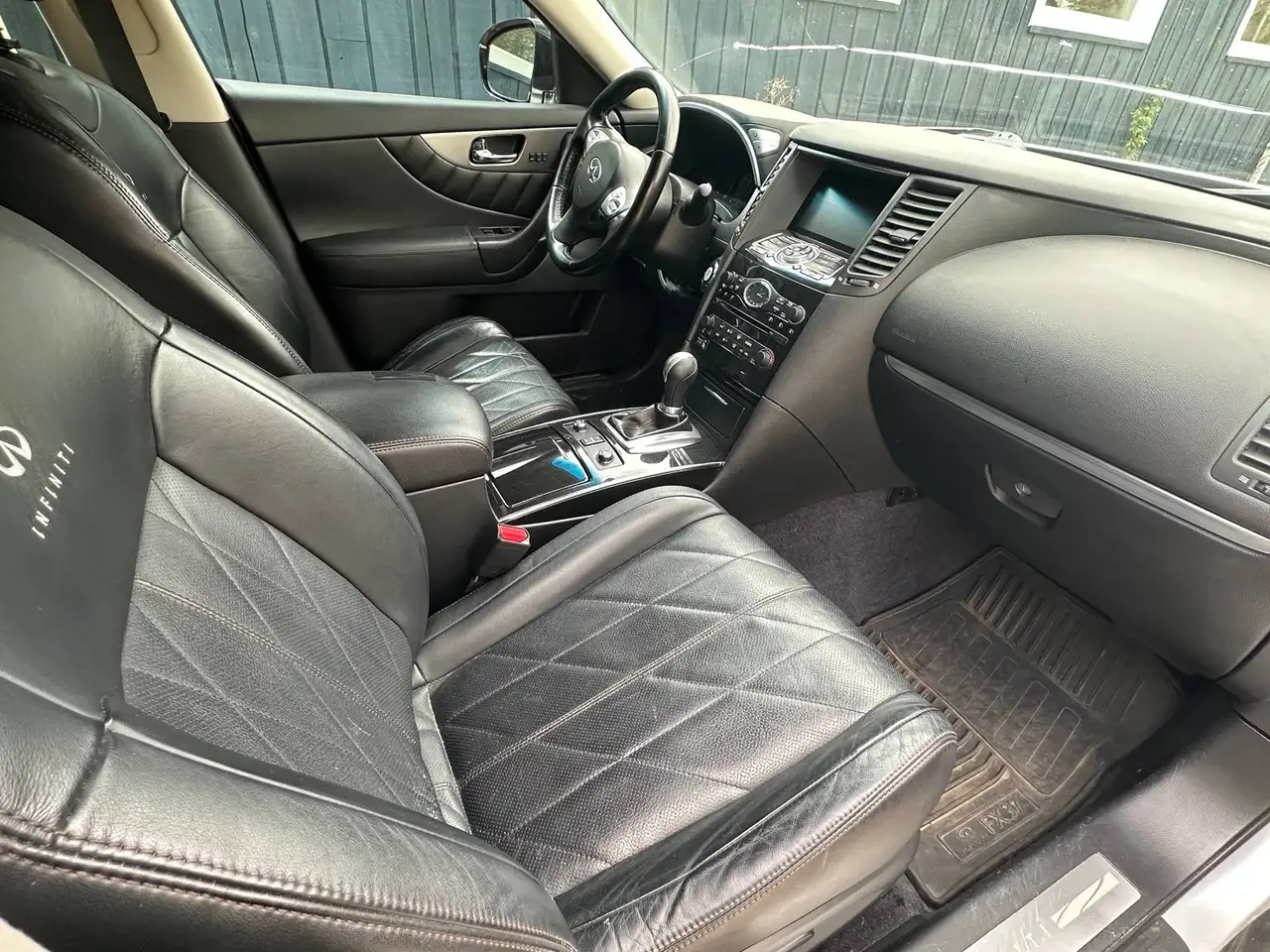 Infiniti FX снимка Infiniti FX