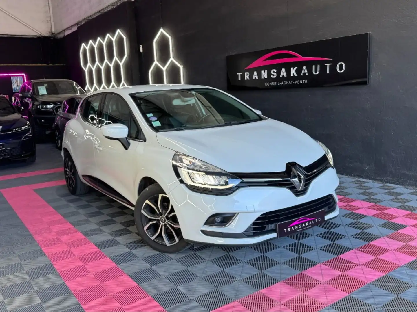 Renault Clio IV TCe 90 ch Intens Phase 2 ~ Caméra de recul ~ Régulateur et Limiteur ~ Feux Full Led ~ Weiß - 1