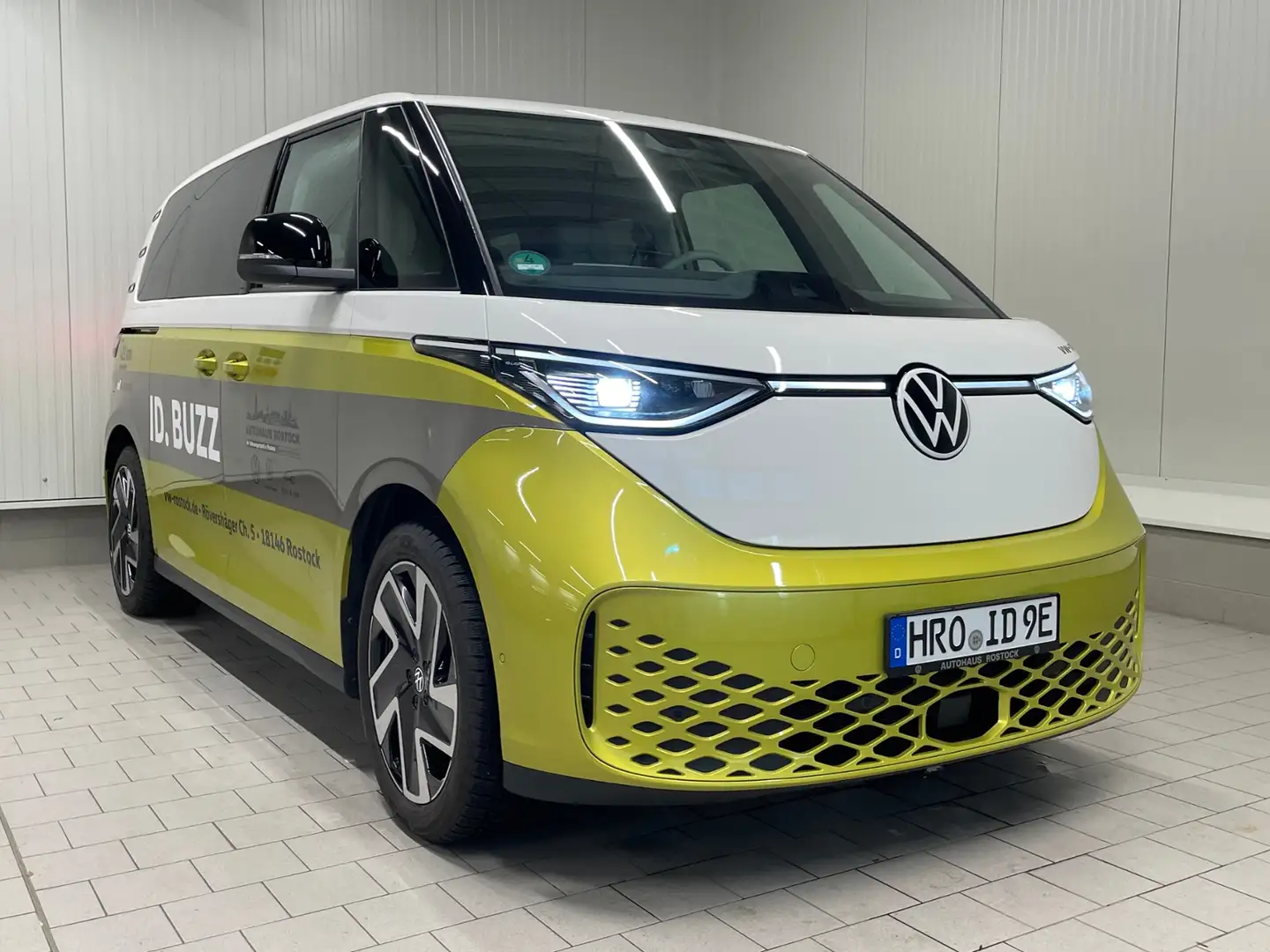 Volkswagen ID. Buzz Pro 77 kWh MATRIX-LED NAVI RFK Weiß - 2
