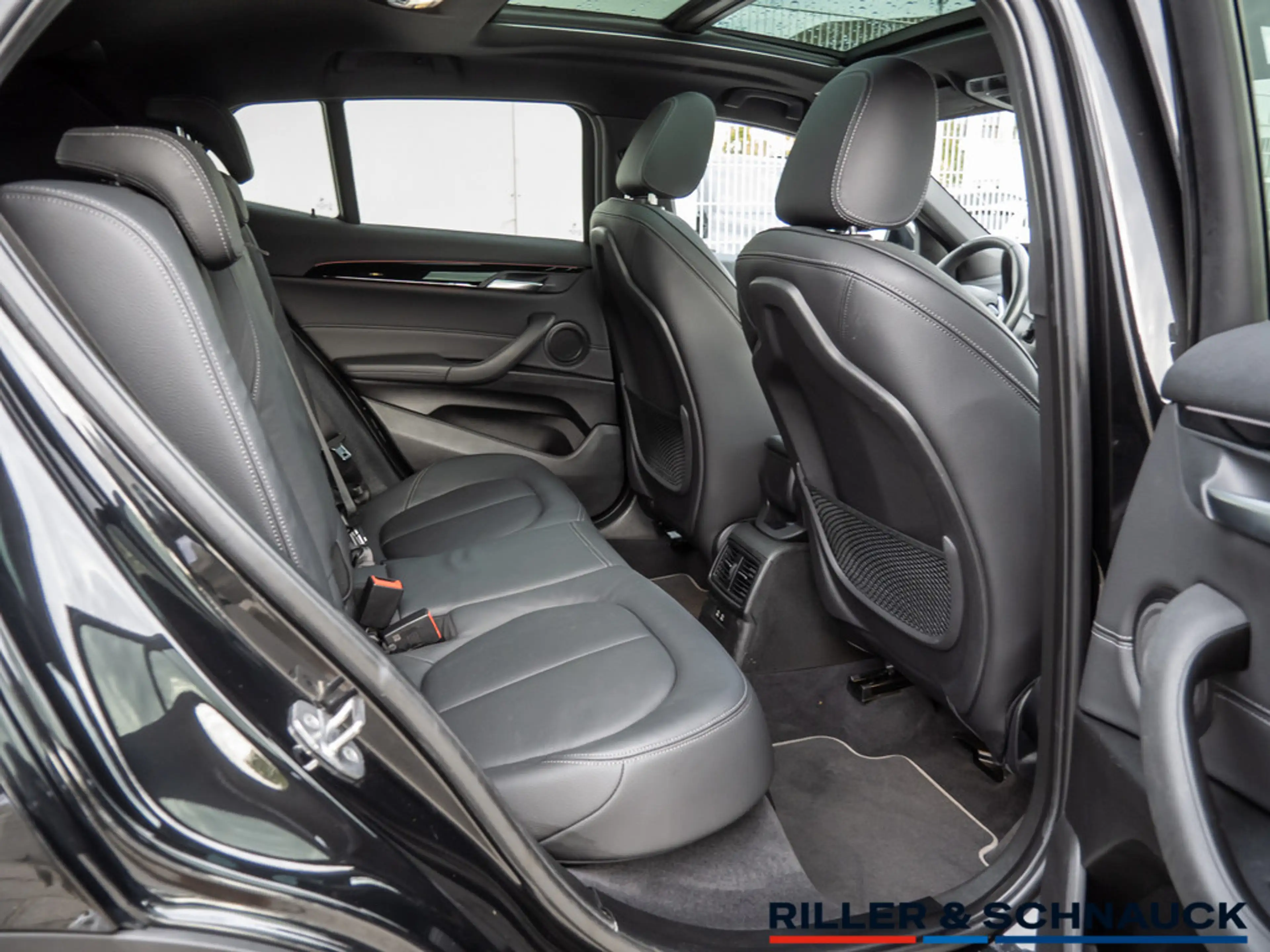 BMW X2 20i Advantage Plus LEDER+PANO+LED+NAVI+HUD — photo 9