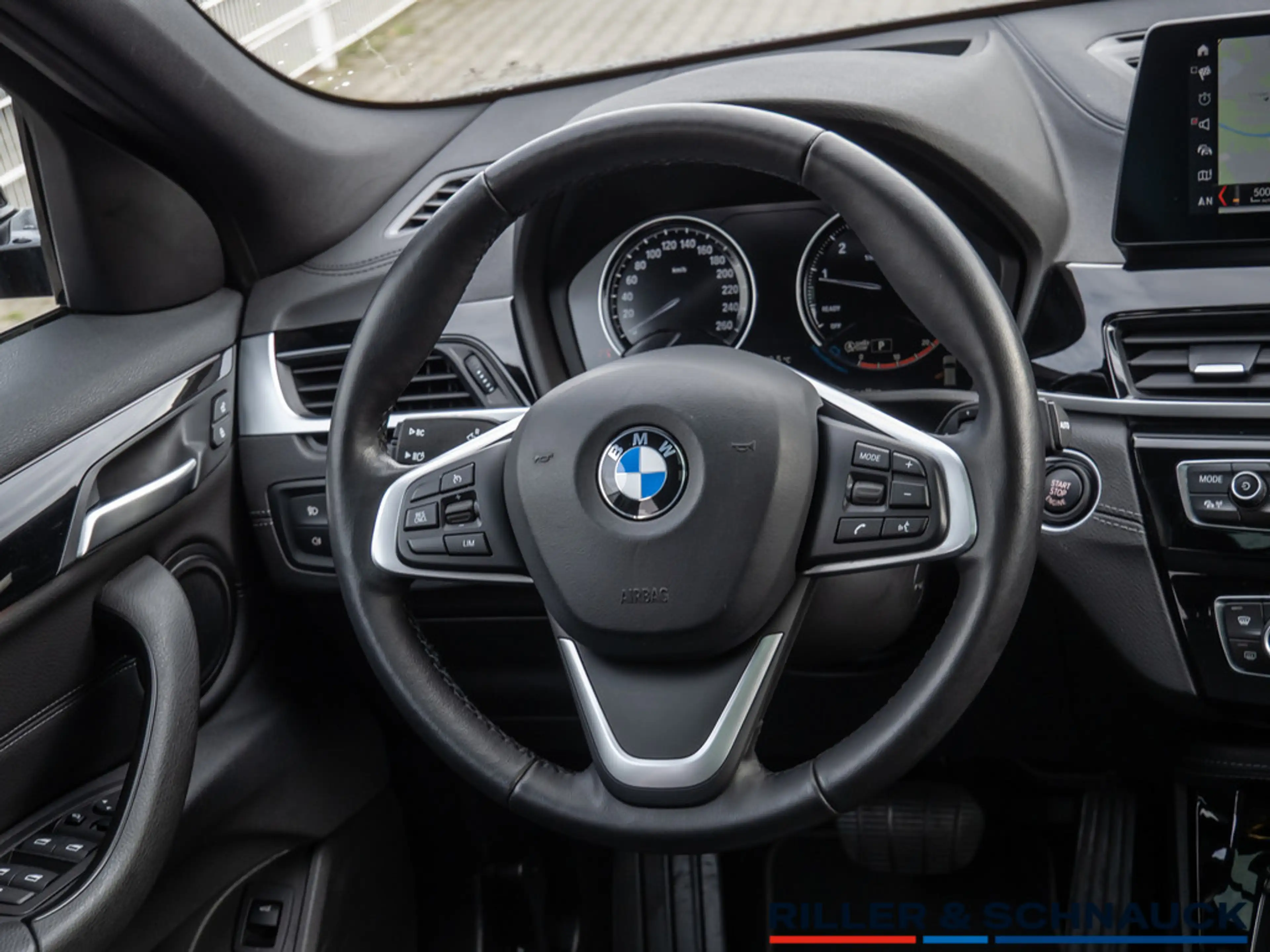 BMW X2 20i Advantage Plus LEDER+PANO+LED+NAVI+HUD — photo 11