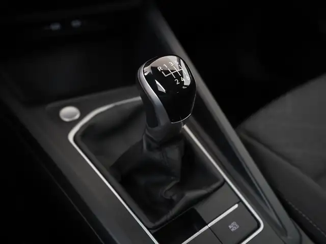 Volkswagen Golf view 11