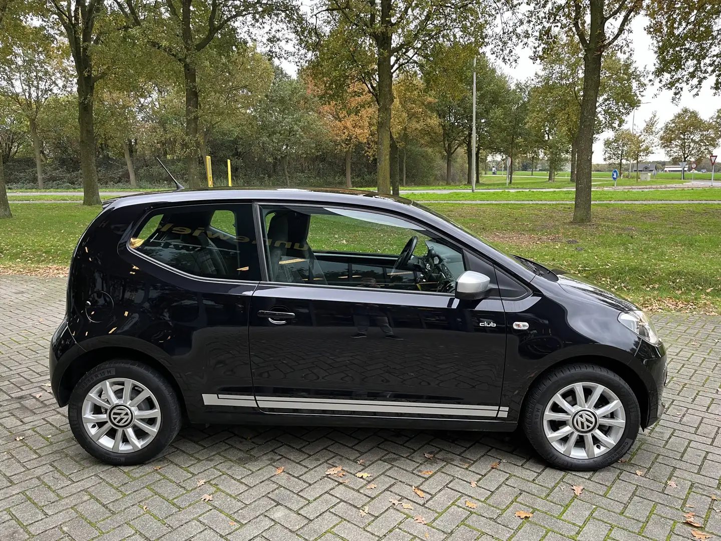 Volkswagen up! 1.0 move up! BlueMotion | AIRCO | BT | CRUISE | NA Noir - 2