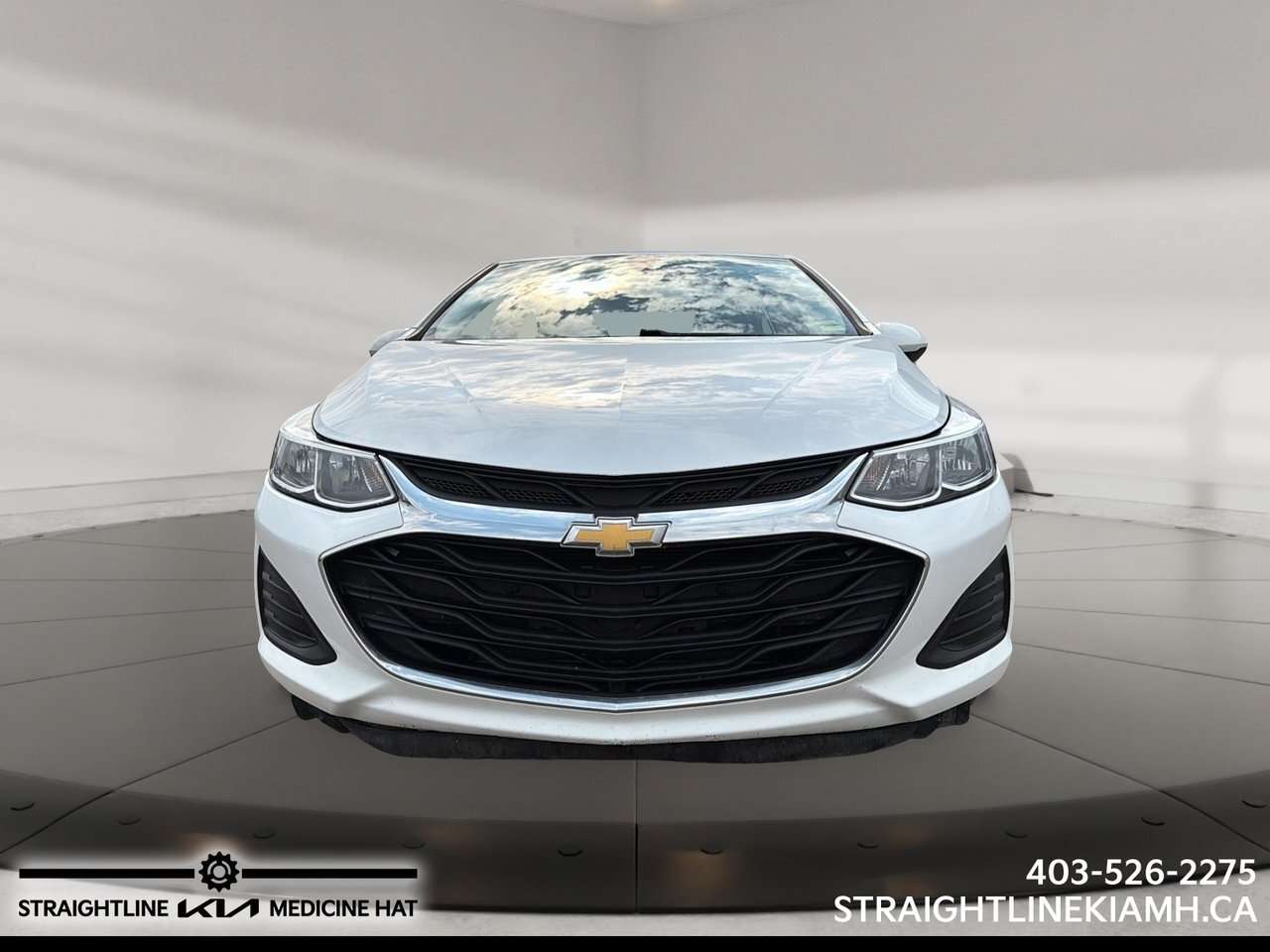 2019 Chevrolet Cruze LS Clean Carfax, One Owner, Low KMS, Reliable and — снимка 1