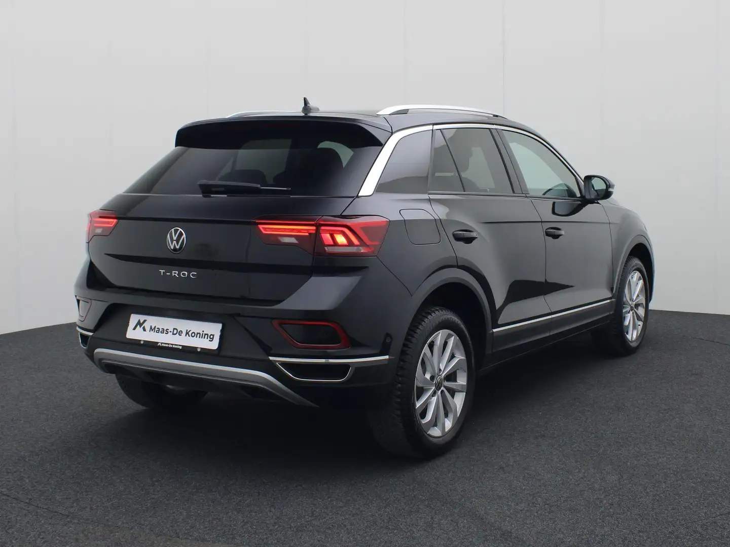Volkswagen T-Roc 1.5TSI/150PK Style DSG · Navigatie · Trekhaak · Ap Zwart - 2