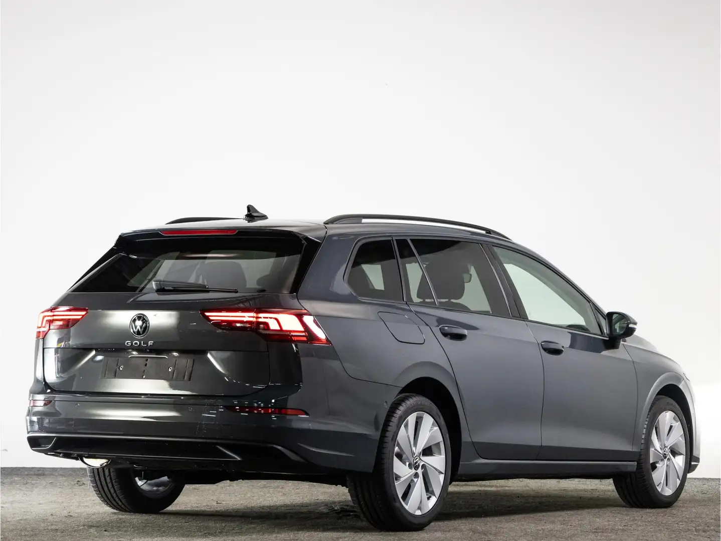 Volkswagen Golf Variant Life Edition 1.5 TSI 116 pk Variant | Wegklapbare Grijs - 2