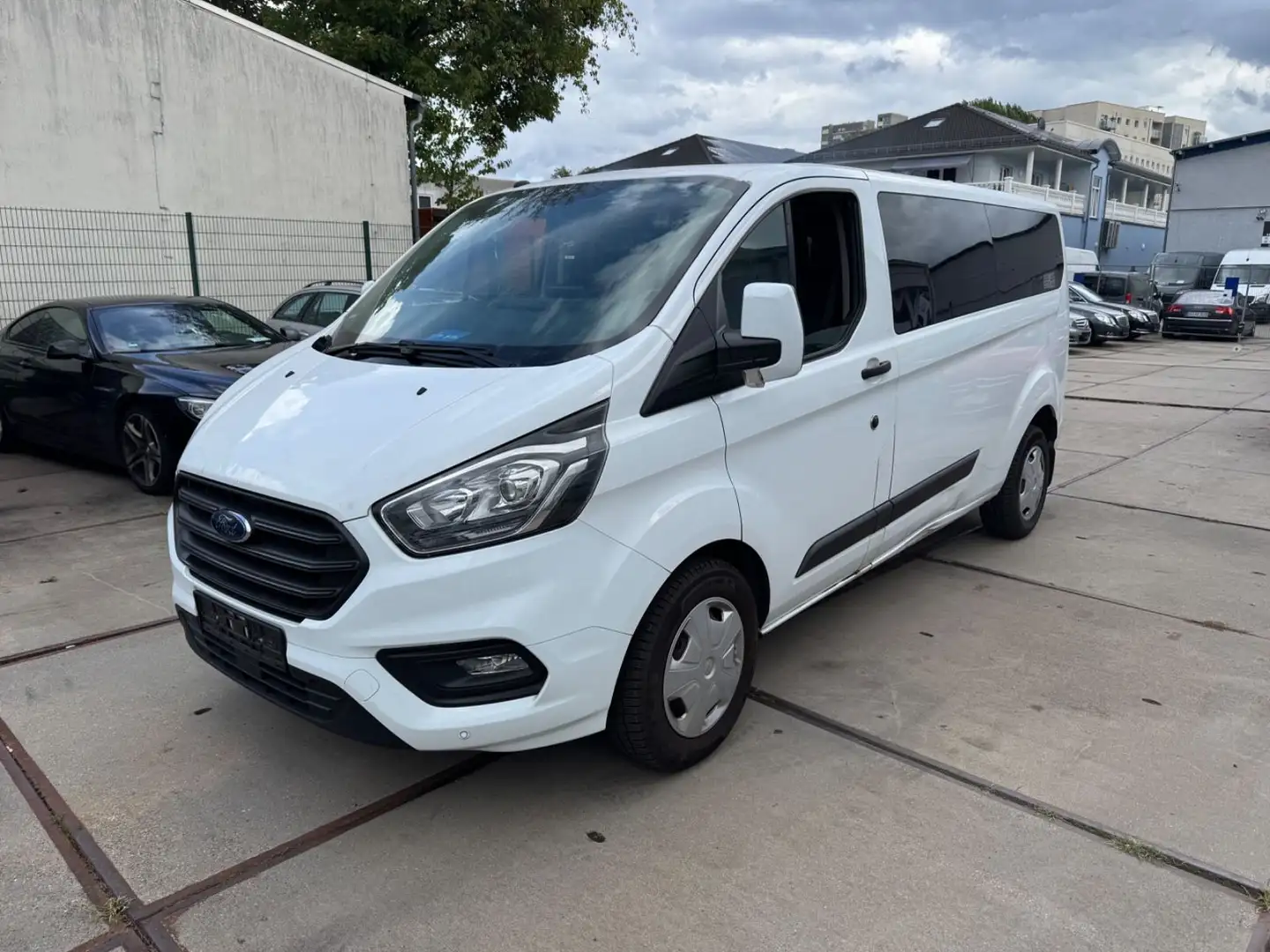 Ford Transit Custom 9 Sitzer PDC 180 tkm Blanc - 1