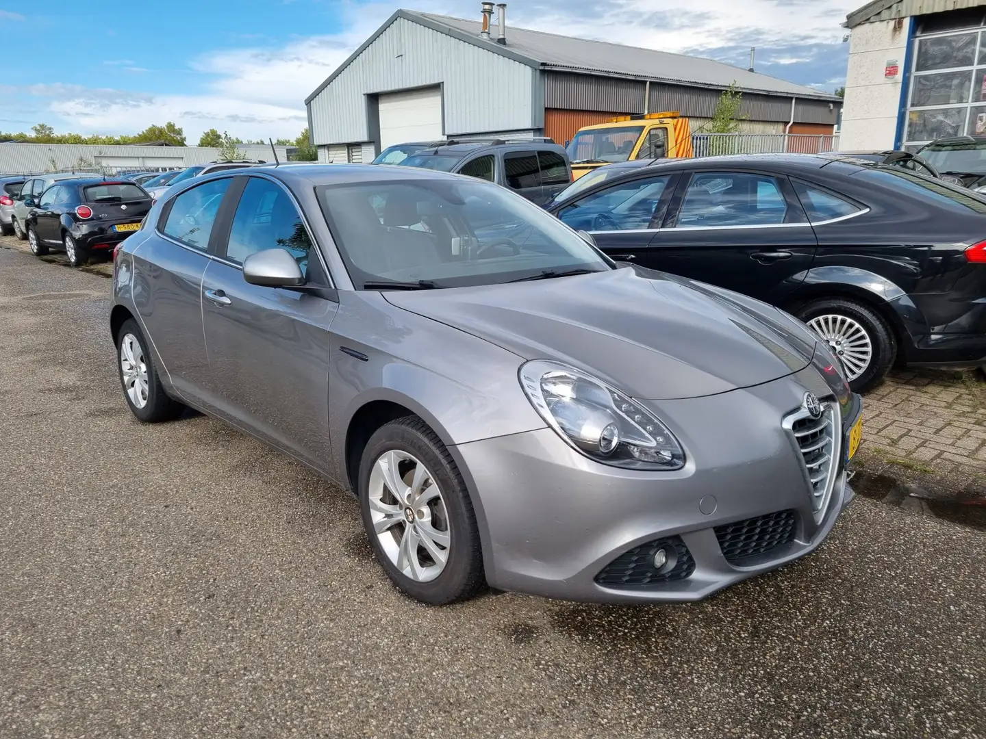 Alfa Romeo Giulietta 1.6 JTDm Progression 77kw 6-Bak Bj:2011 Grijs - 2