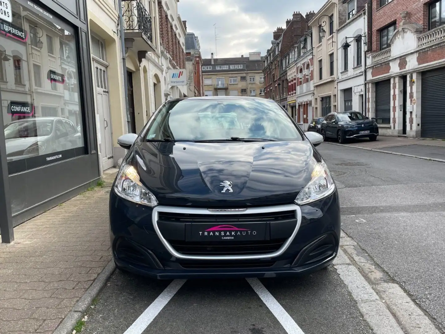 Peugeot 208 68ch BVM5 Like / FAIBLE KILOMETRAGE / REGULATEUR Gris - 2