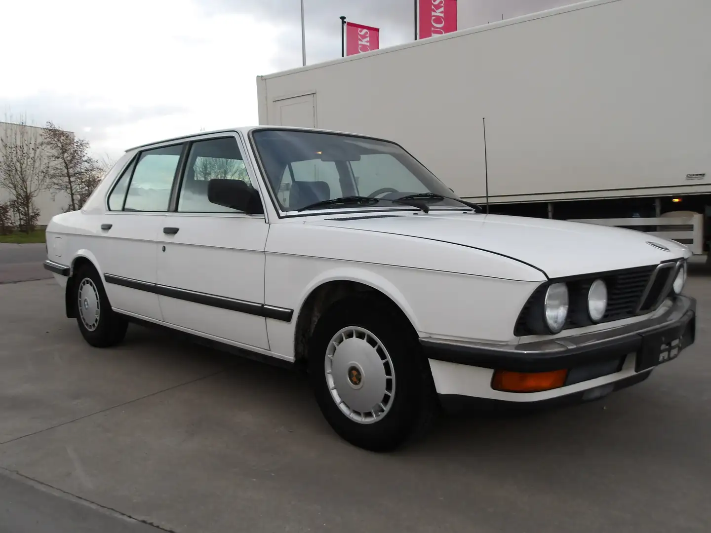 BMW 518 White - 2