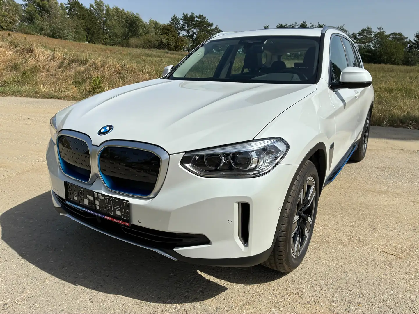 BMW iX3 Inspiring *wenig KM* Weiß - 1