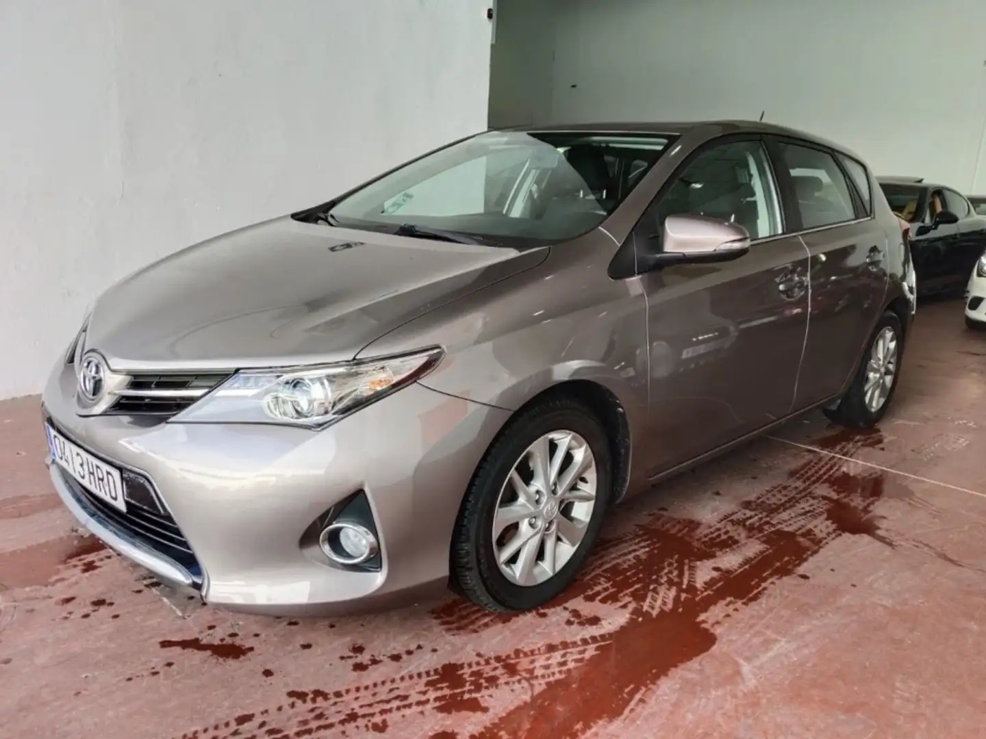 Toyota Auris 90D Active Grijs - 1