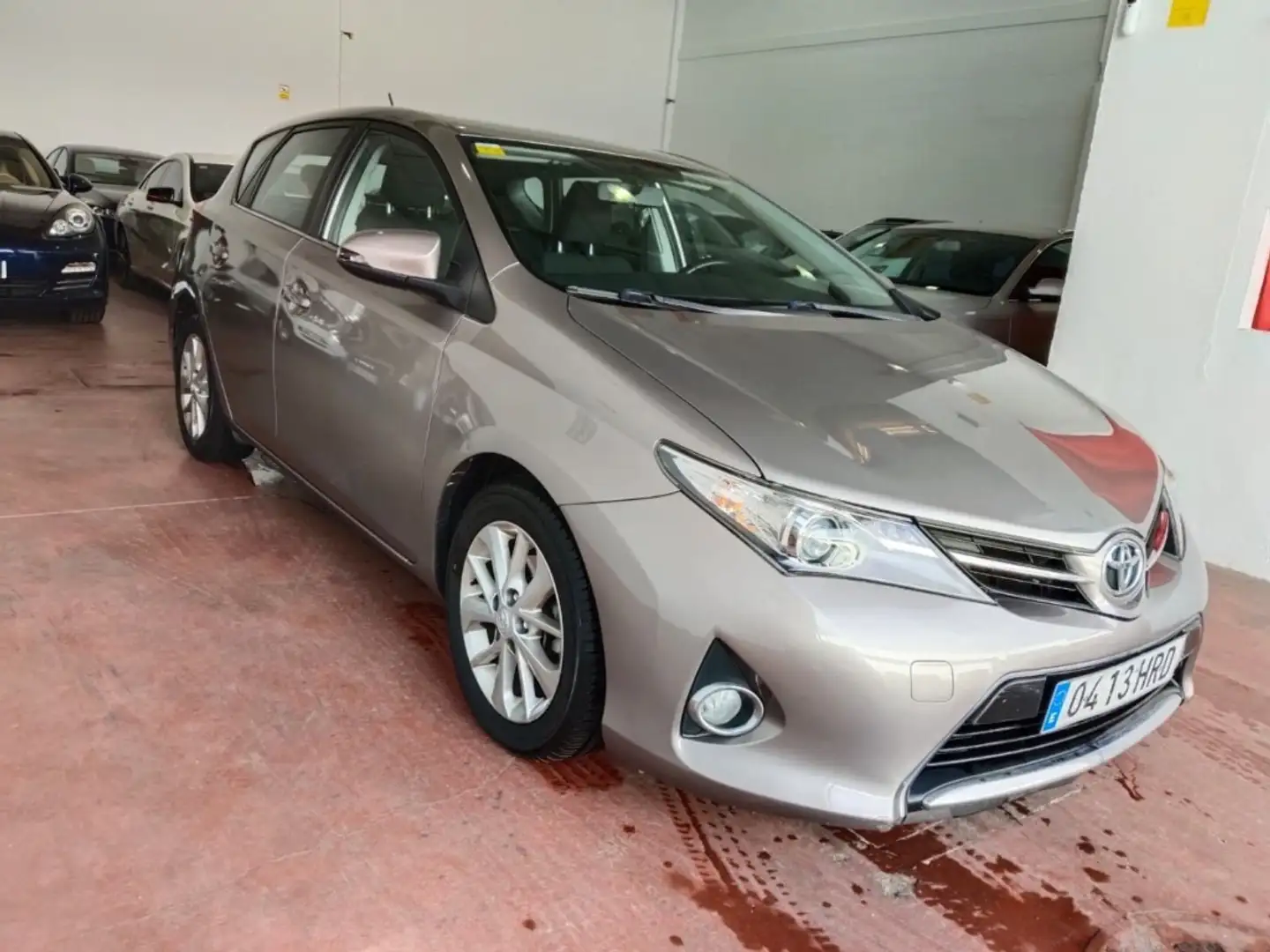 Toyota Auris 90D Active Grijs - 2