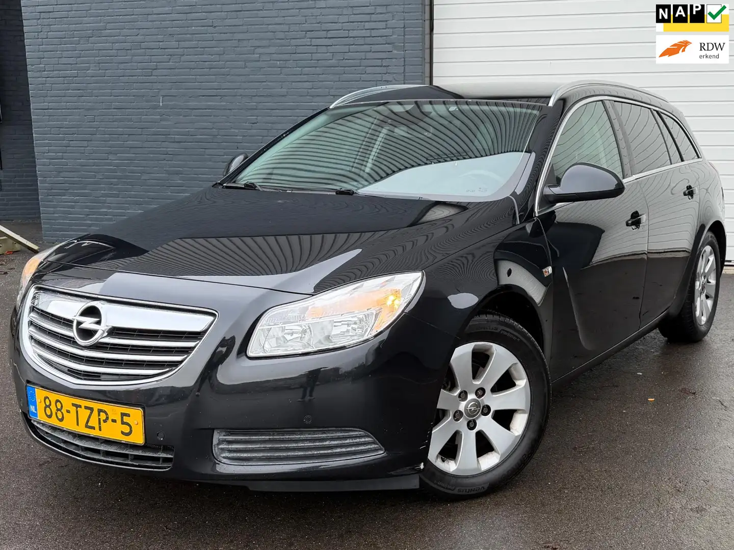 Opel Insignia Sports Tourer 1.4 Turbo EcoFLEX Business Edition C Zwart - 1