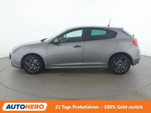 Alfa Romeo Giulietta view 3