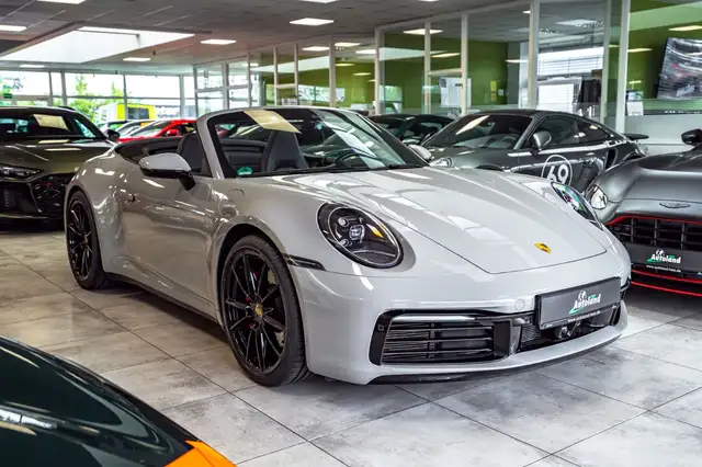 Porsche 992 view 3