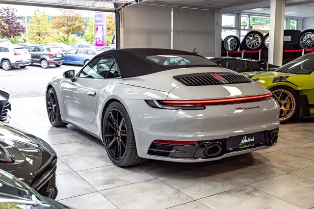 Porsche 992 view 7