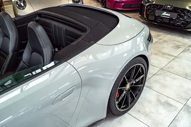 Porsche 992 view 13