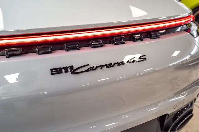 Porsche 992 view 15