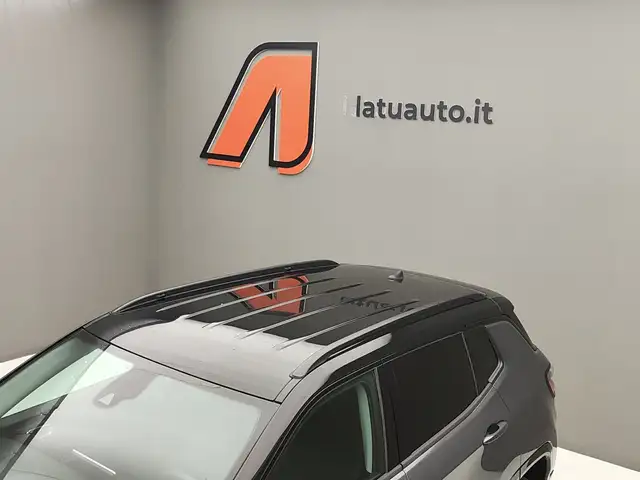 Jeep Compass view 3