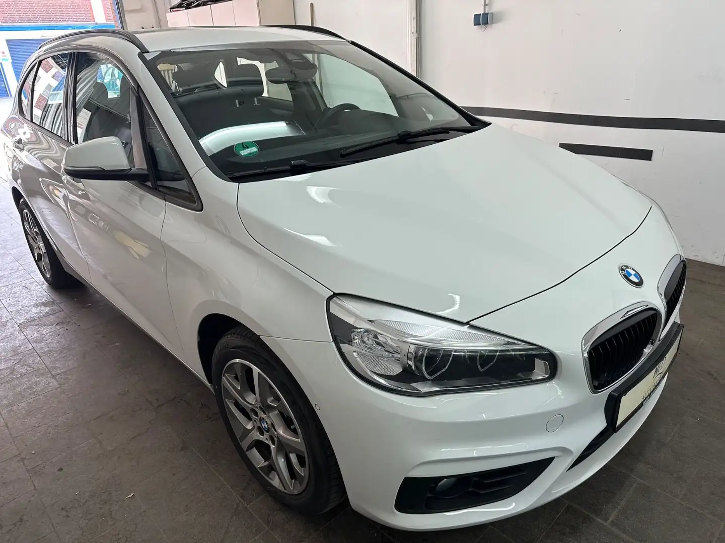 BMW 216 Baureihe 2 Active Tourer 216 d Advantage Blanc - 1
