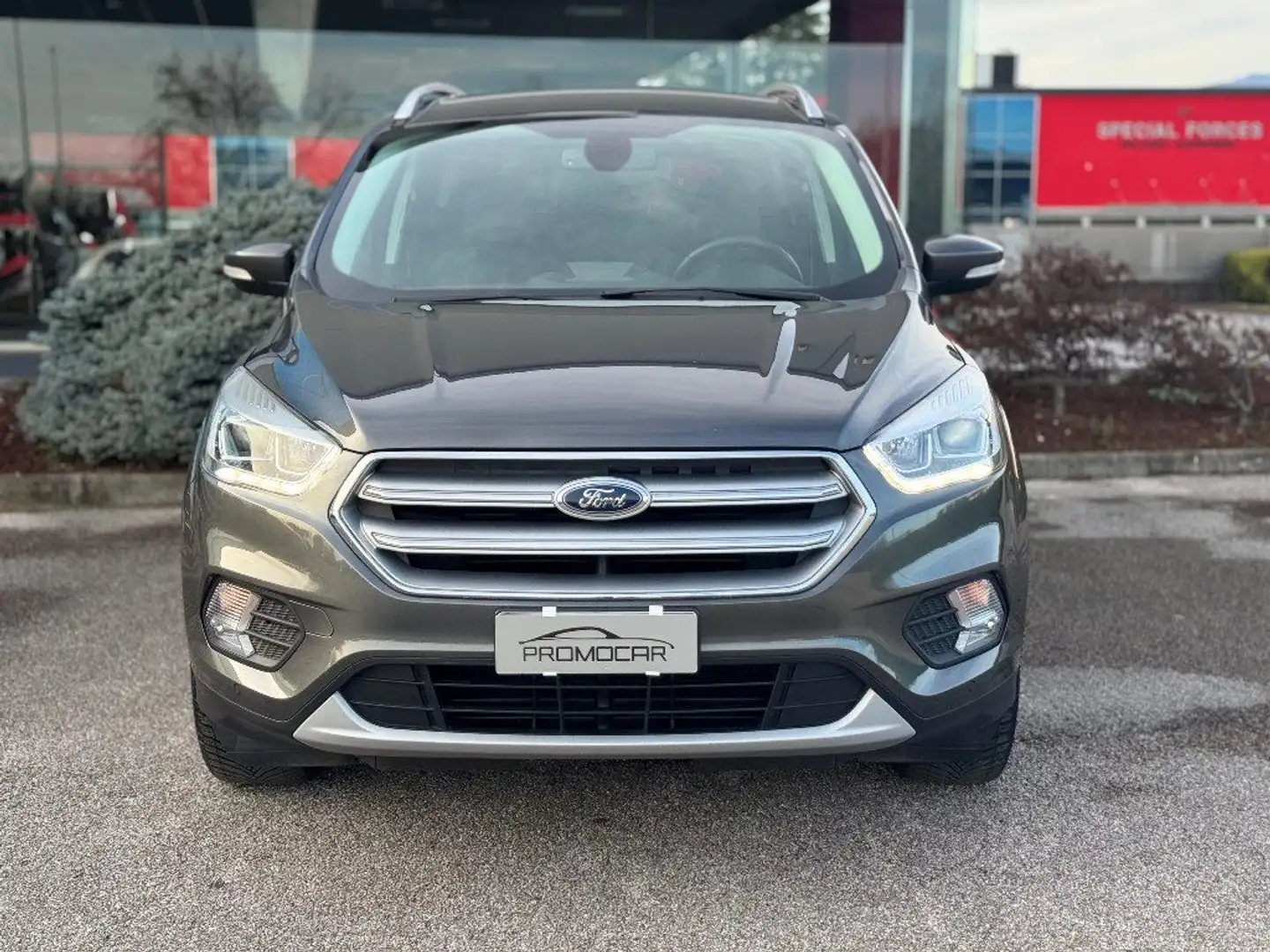 Ford Kuga 1.5 TDCI 120 CV S&S AUTOM TITANIUM *FORD SERVICE* Grau - 2
