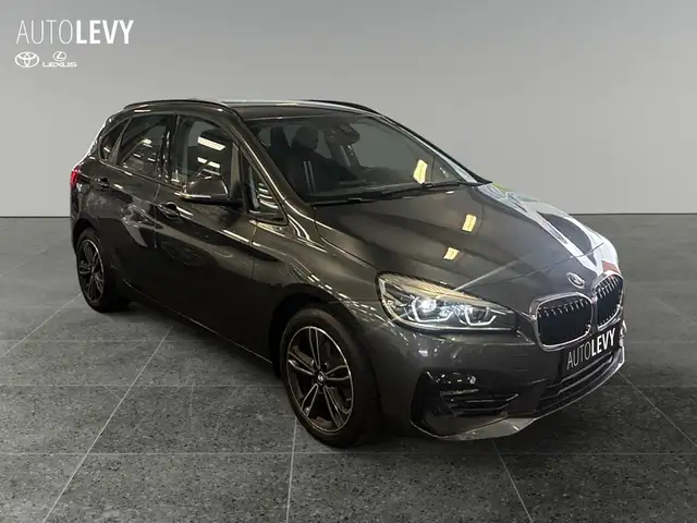 BMW 2 Series view 8