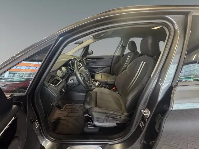 BMW 2 Series view 10