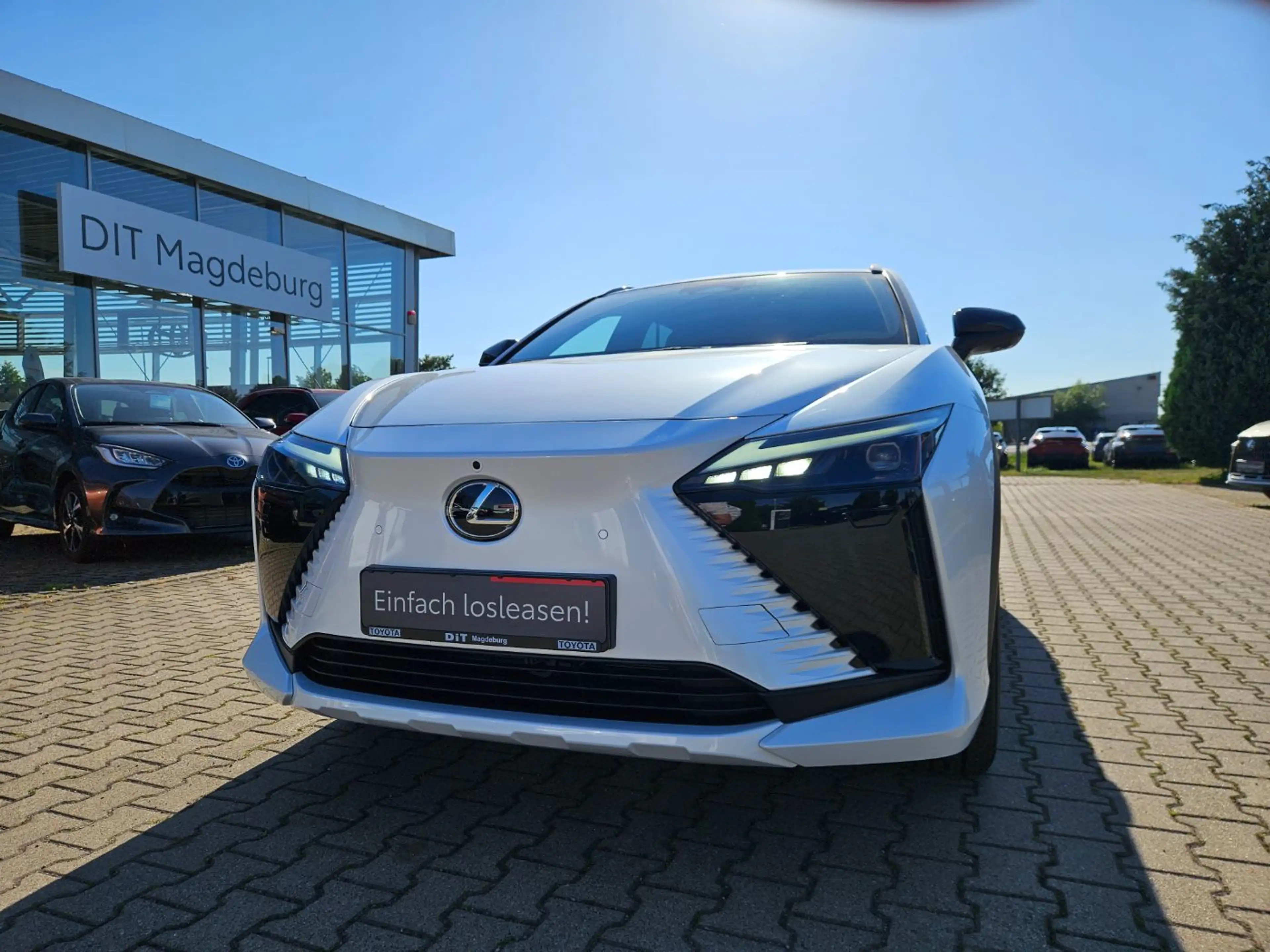 Lexus RZ 500e DIRECT4 Executive ACC+LED+Navi+SHZ — photo 4