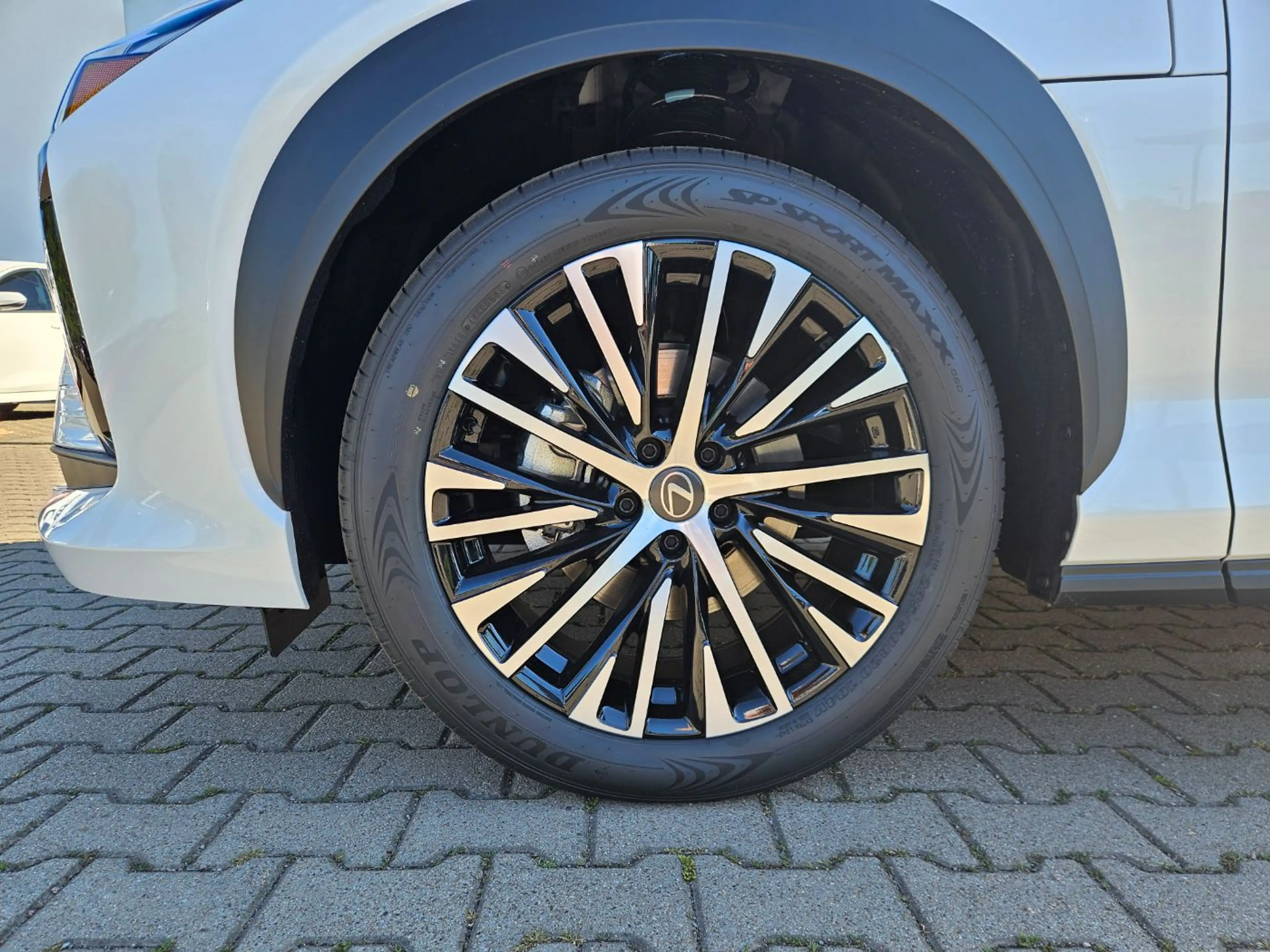 Lexus RZ 500e DIRECT4 Executive ACC+LED+Navi+SHZ — photo 6