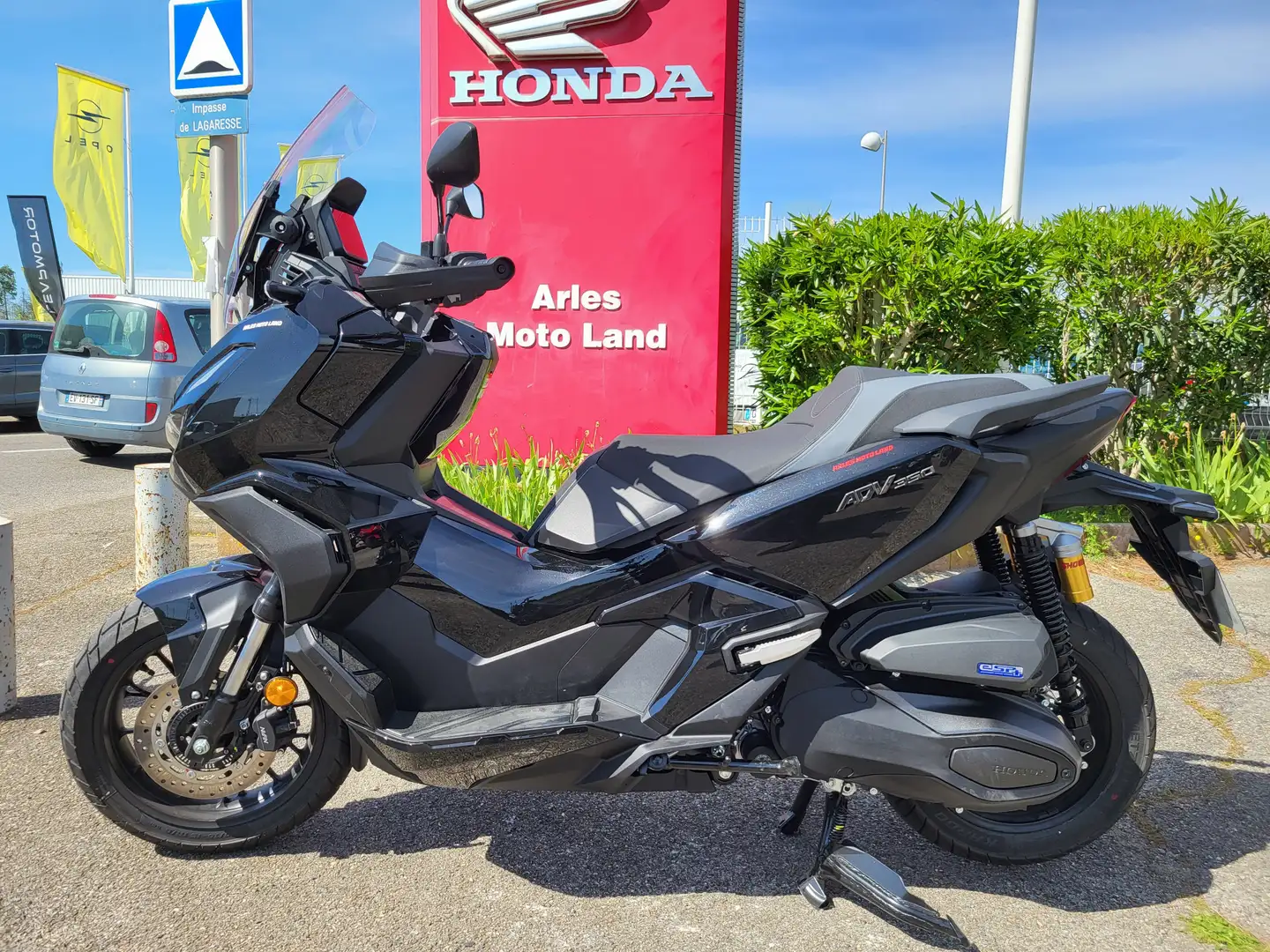 Honda ADV 350 Negru - 1