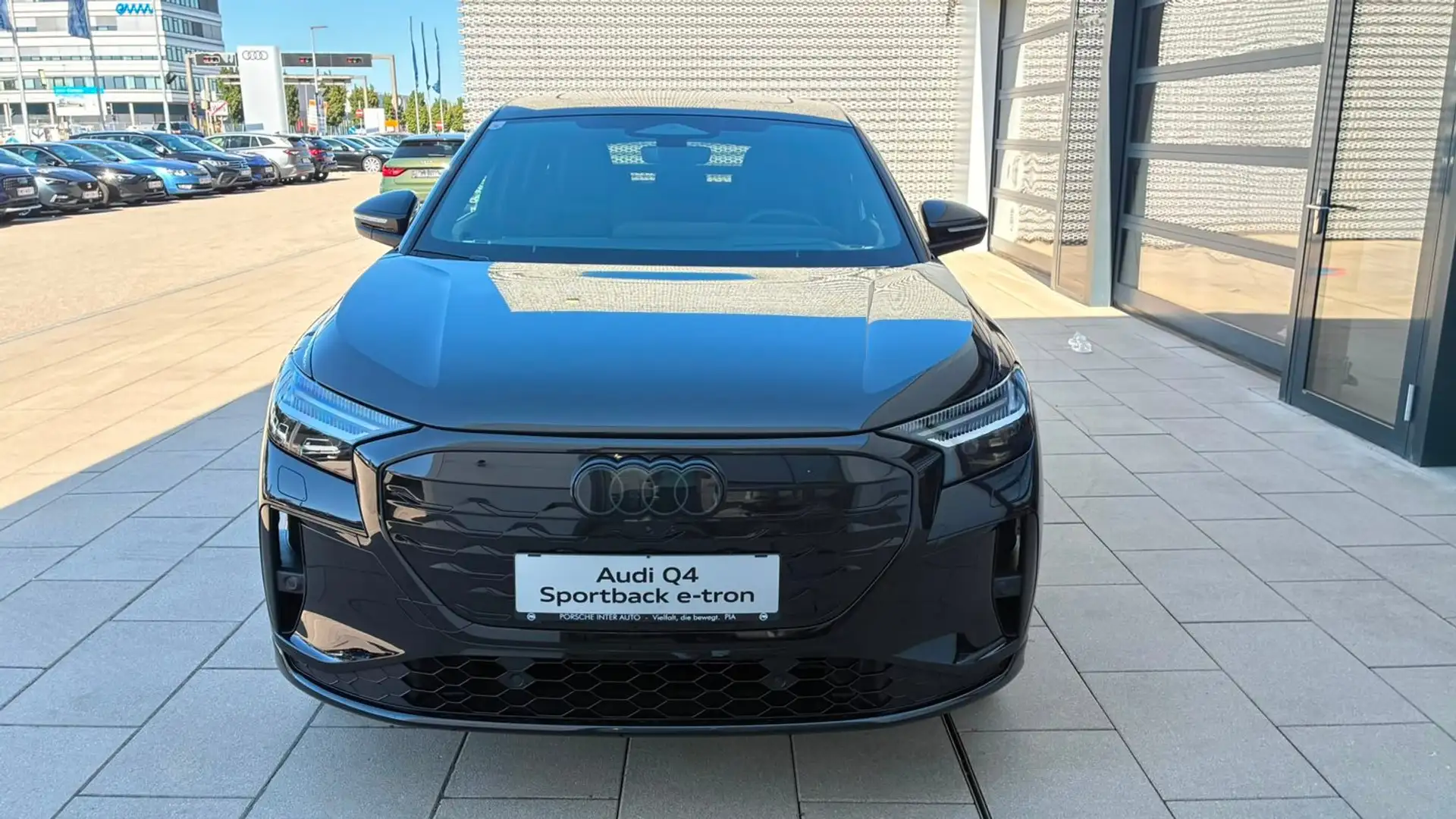 Audi Q4 e-tron quattro Schwarz - 2
