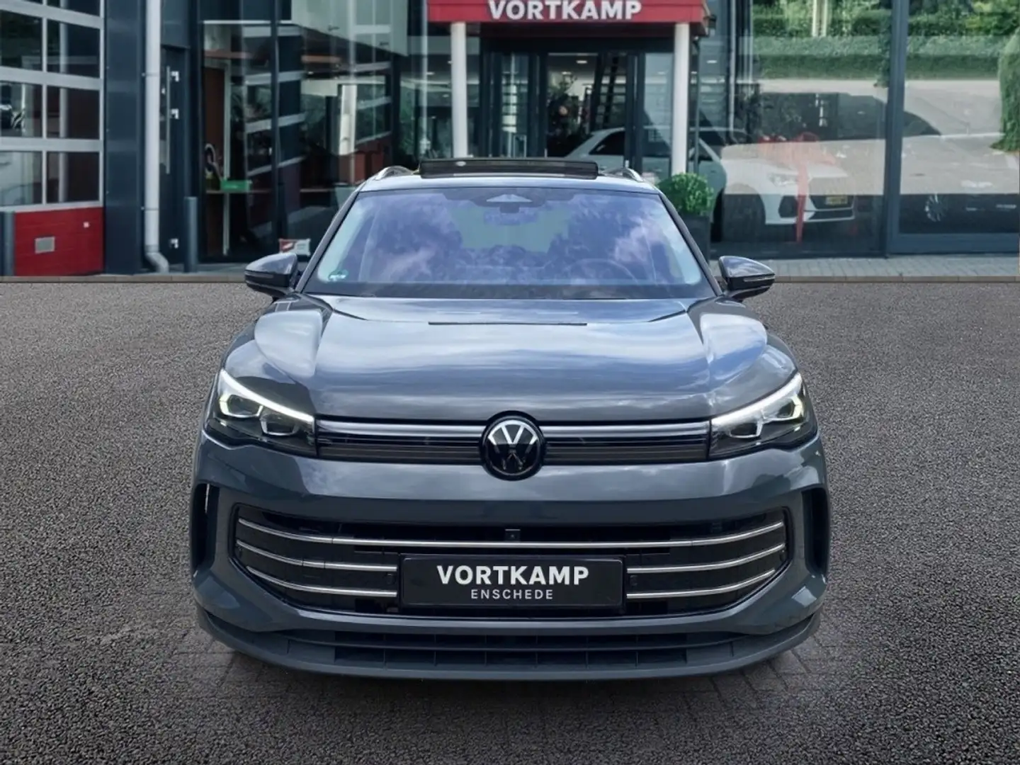 Volkswagen Tiguan 1.5 TSI EHYBRID ELEGANCE PANO-DAK/360-CAMERA/TREKH Grijs - 2