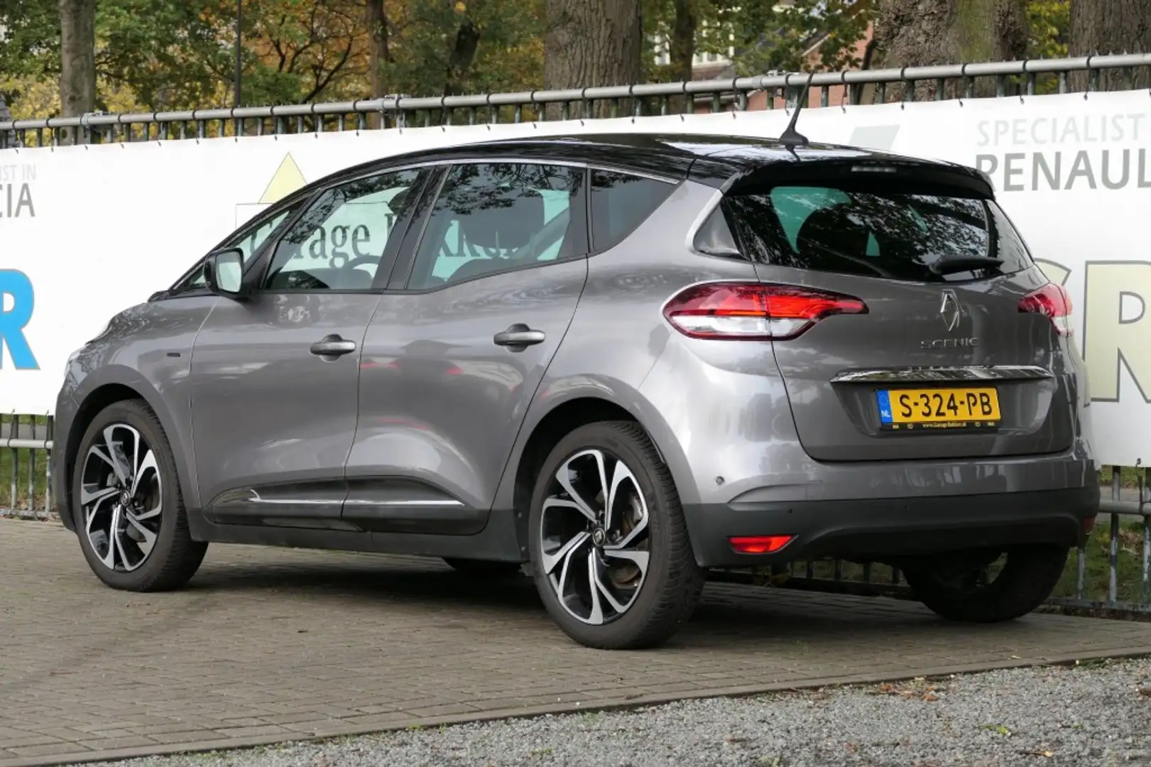 Renault Scenic TCe 140 EDC Automaat Black Edition Grijs - 2