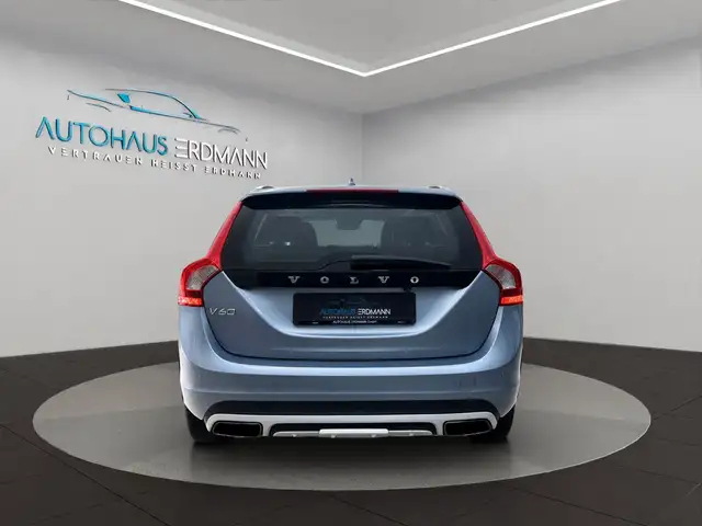 Volvo V60 Cross Country view 7