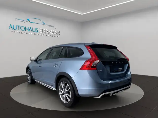 Volvo V60 Cross Country view 5