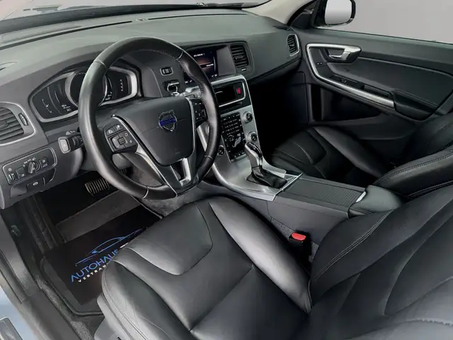 Volvo V60 Cross Country view 9