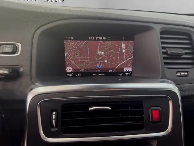 Volvo V60 Cross Country view 11