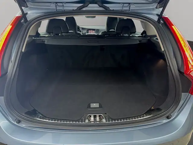 Volvo V60 Cross Country view 19