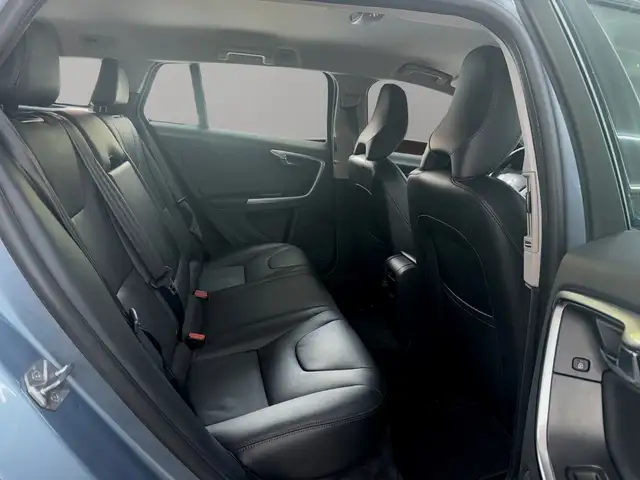 Volvo V60 Cross Country view 15