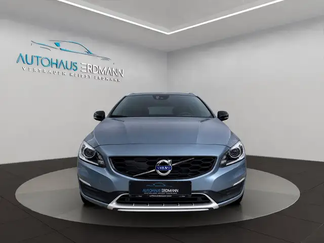 Volvo V60 Cross Country view 6