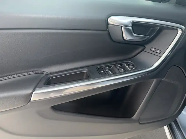 Volvo V60 Cross Country view 17