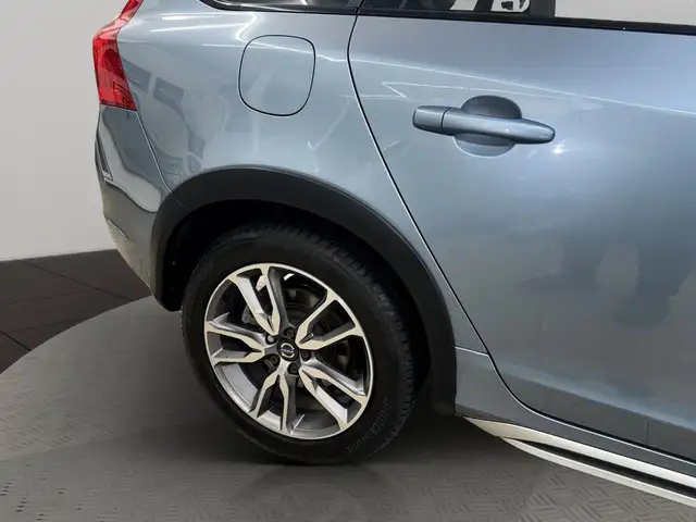 Volvo V60 Cross Country view 20