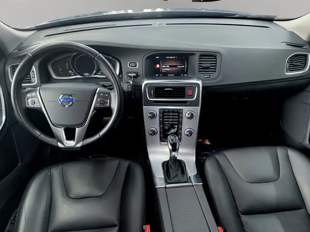 Volvo V60 Cross Country view 10