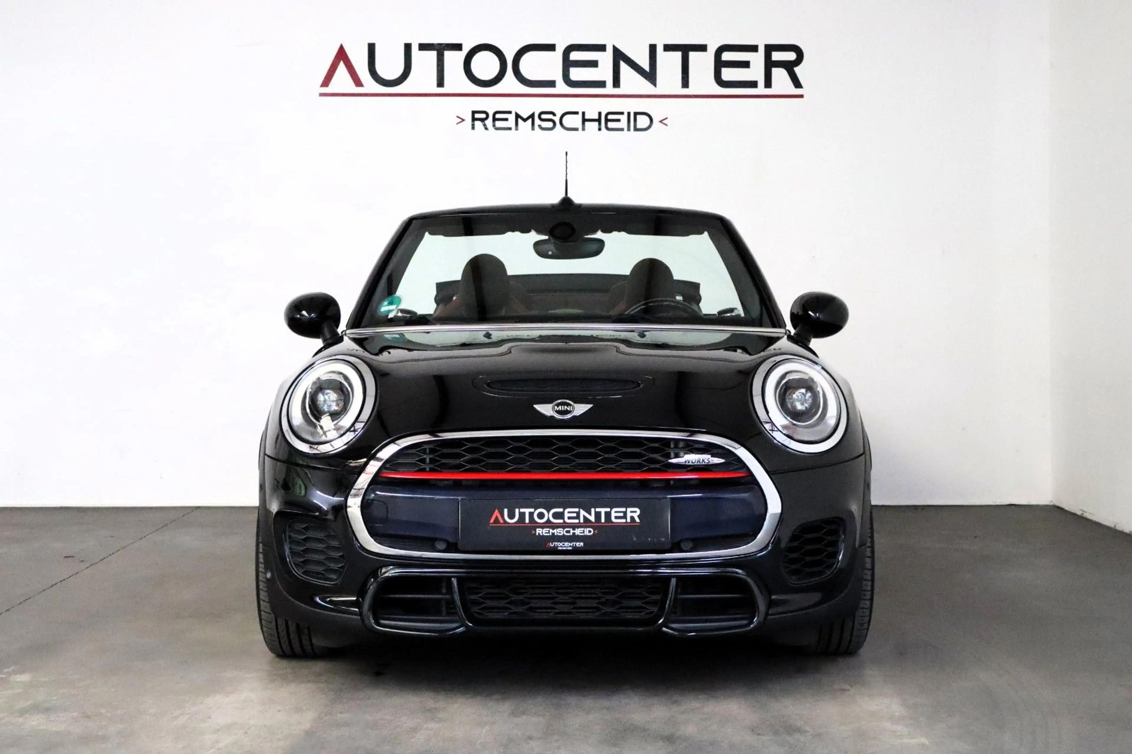 MINI John Cooper Works Cabrio 2,0 Aut. Keyless LED — photo 2